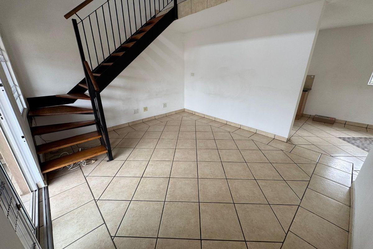 UNBELIEVABLE GLEN MARAIS GEM! - Photo 2