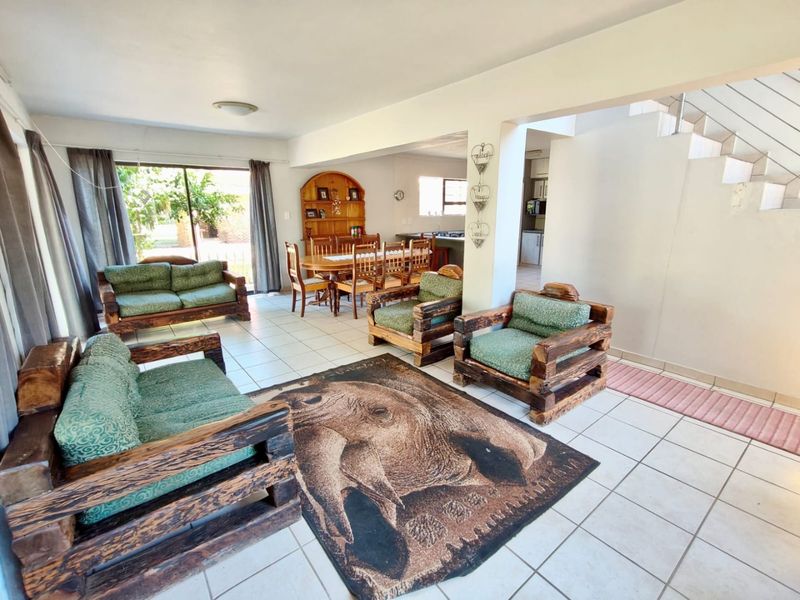 Modern Double-Story Family Home with Private Access to the Vaal Dam - Photo 9