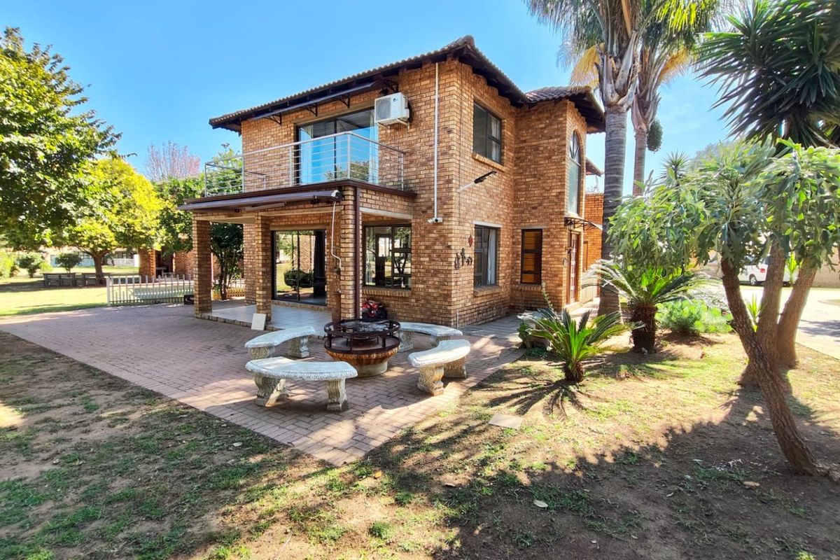 Modern Double-Story Family Home with Private Access to the Vaal Dam - Photo 3