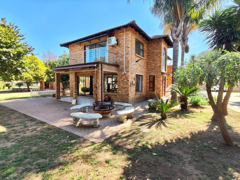 Modern Double-Story Family Home with Private Access to the Vaal Dam - Photo 3