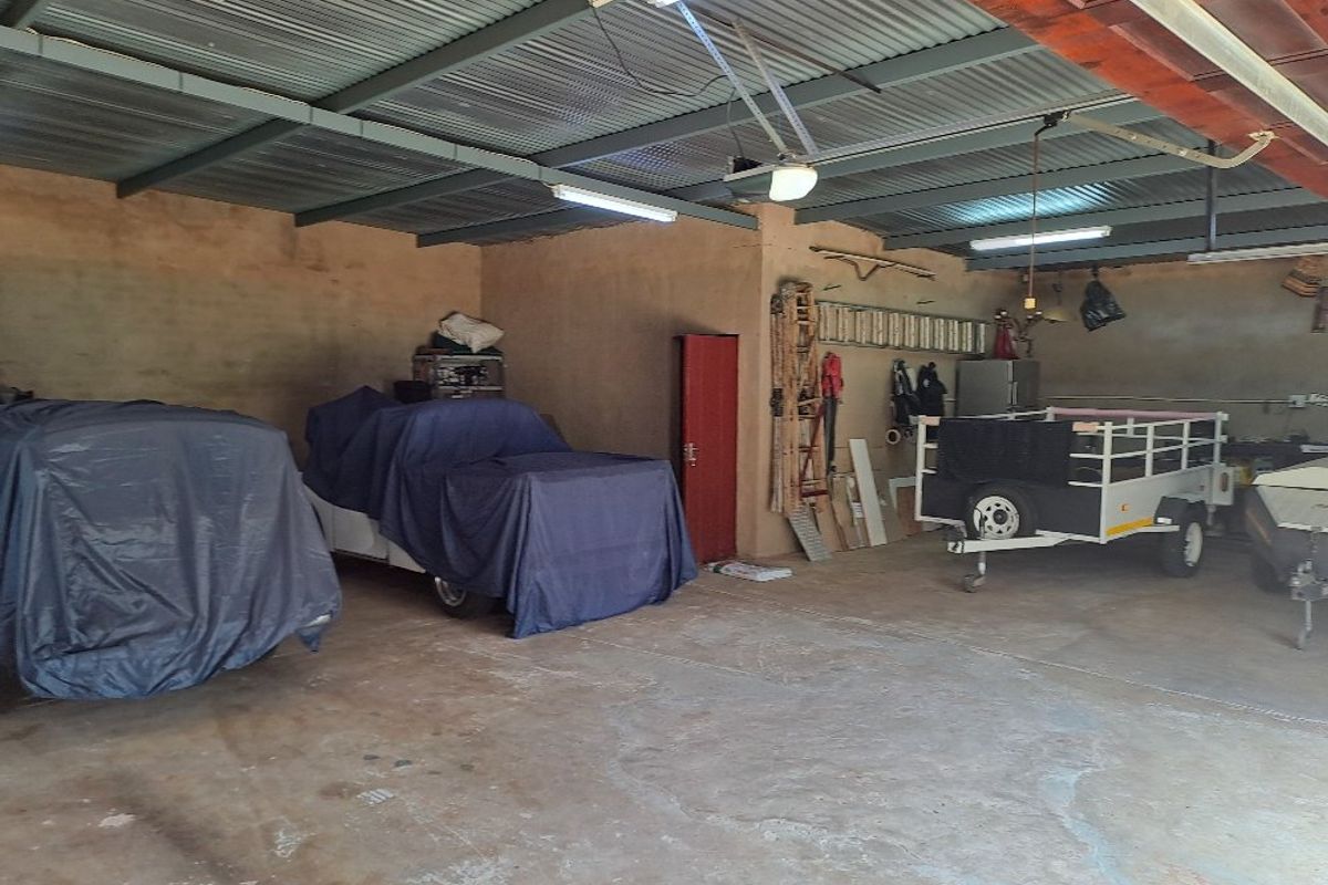 Immaculate family home on 2 hectares bushveld oasis  - Photo 5