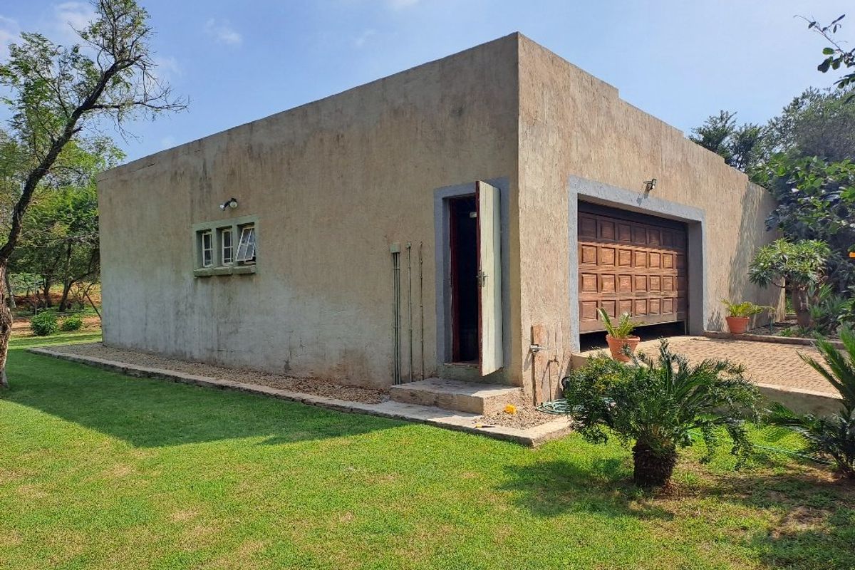 Immaculate family home on 2 hectares bushveld oasis  - Photo 4