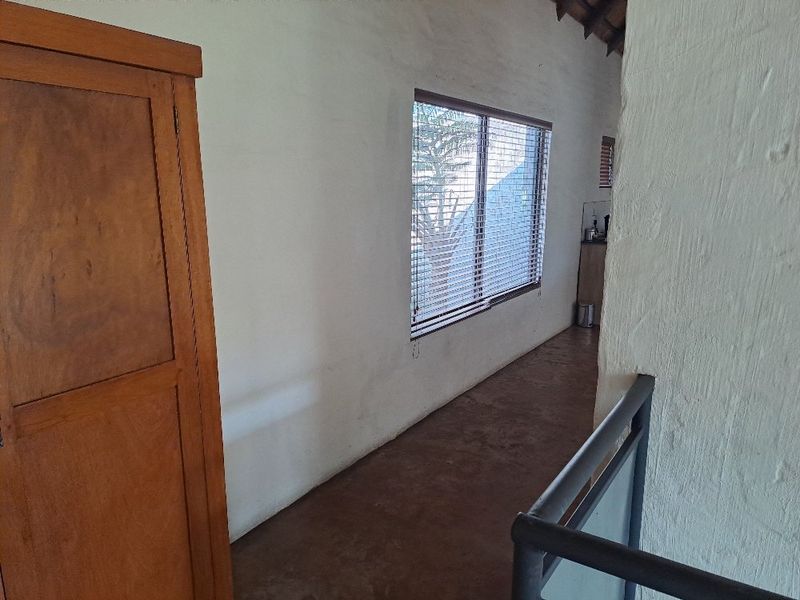 Immaculate family home on 2 hectares bushveld oasis  - Photo 9