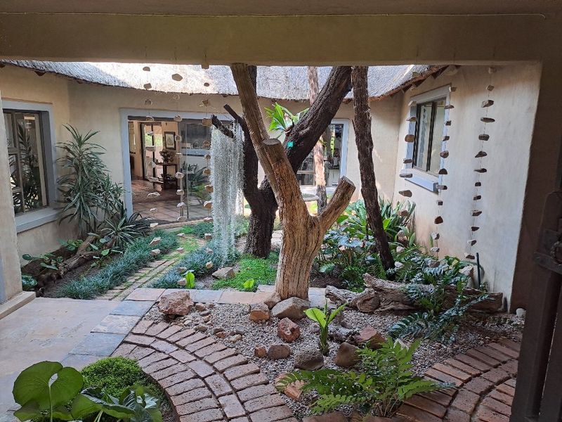 Immaculate family home on 2 hectares bushveld oasis  - Photo 7