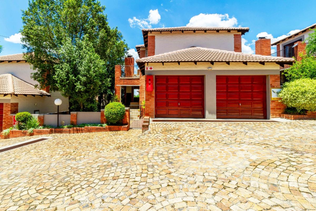 3 Bedroom Duplex going for a Steal in a Stunning Complex in Sundowner - Photo 2