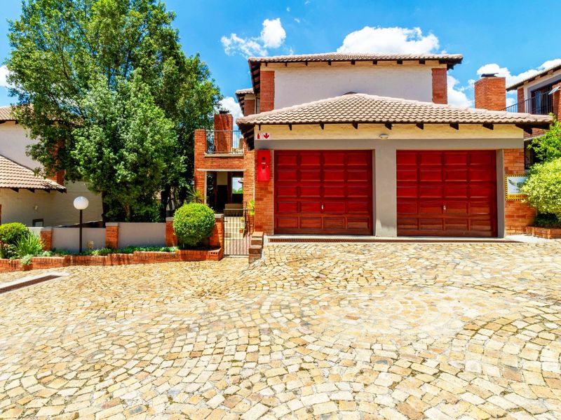 3 Bedroom Duplex going for a Steal in a Stunning Complex in Sundowner - Photo 2