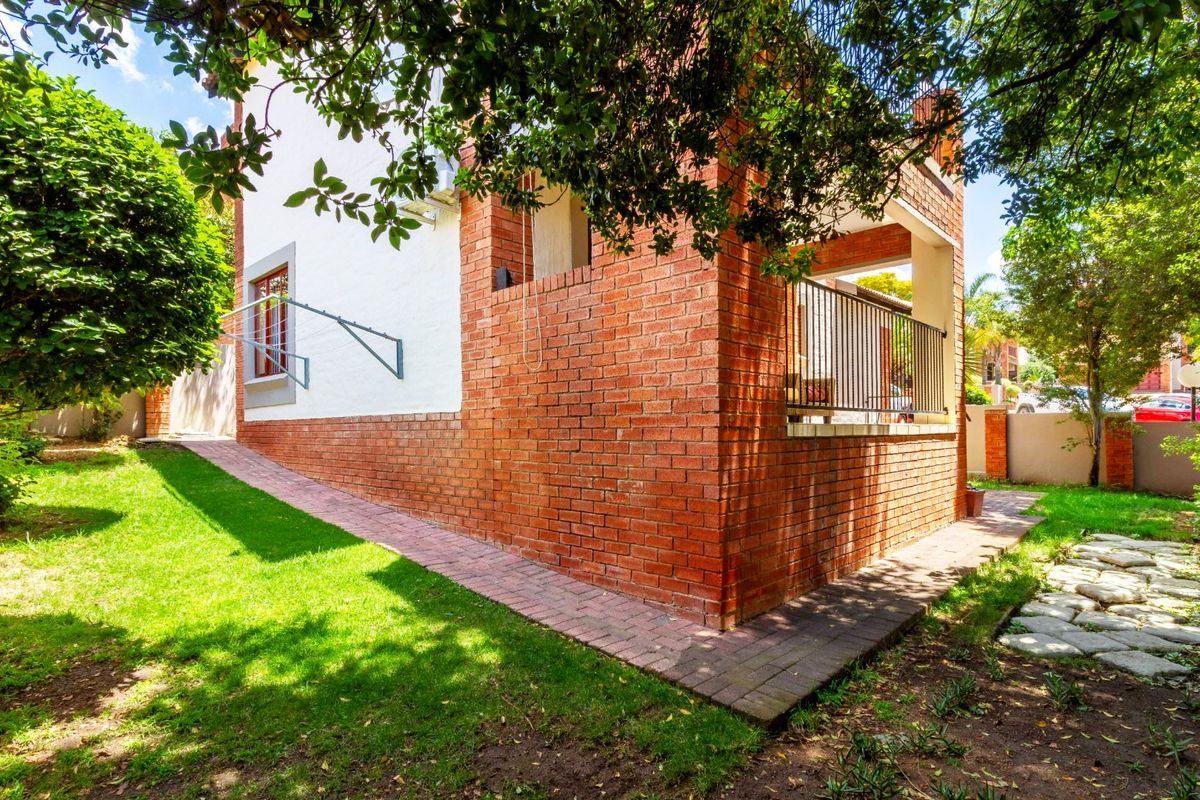 3 Bedroom Duplex going for a Steal in a Stunning Complex in Sundowner - Photo 5