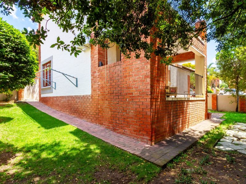 3 Bedroom Duplex going for a Steal in a Stunning Complex in Sundowner - Photo 5