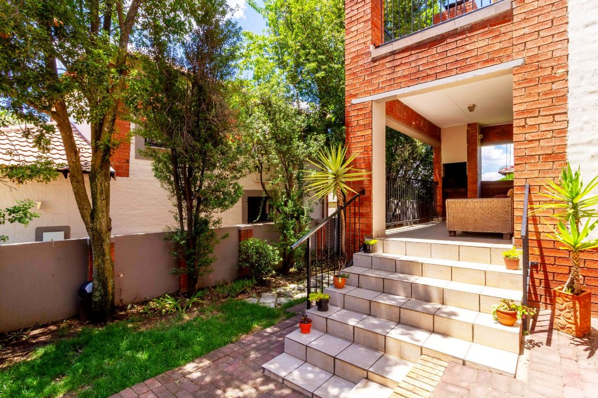 3 Bedroom Duplex going for a Steal in a Stunning Complex in Sundowner - Photo 3