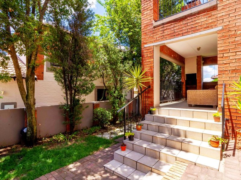 3 Bedroom Duplex going for a Steal in a Stunning Complex in Sundowner - Photo 3