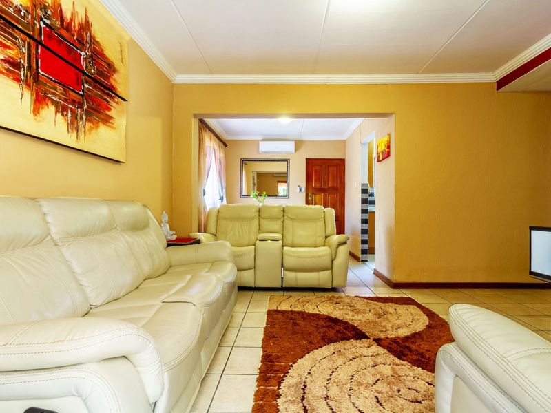 3 Bedroom Duplex going for a Steal in a Stunning Complex in Sundowner - Photo 7