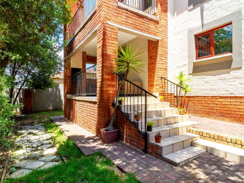 3 Bedroom Duplex going for a Steal in a Stunning Complex in Sundowner - Photo 4