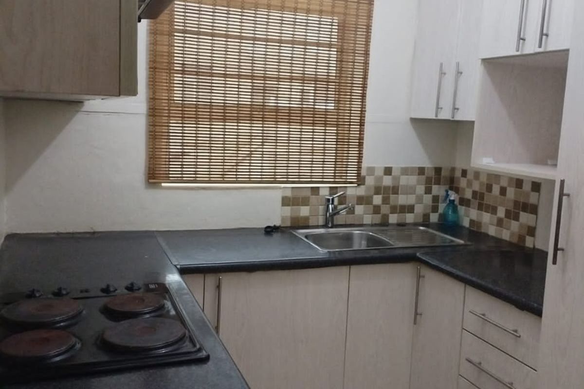 Bachelor Apartment In Central - Photo 2