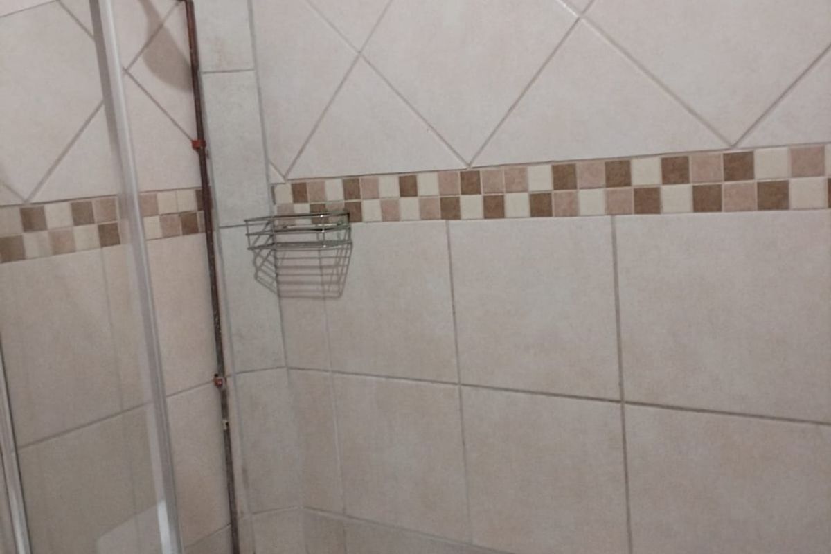 Bachelor Apartment In Central - Photo 3