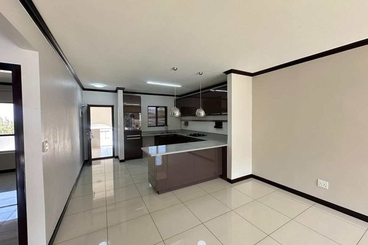 2 Bedroom 1 Bathroom Apartment for Sale. - Photo 3