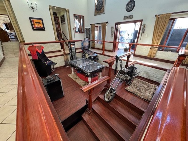 Elegant Home with Exceptional Living Spaces - Photo 10