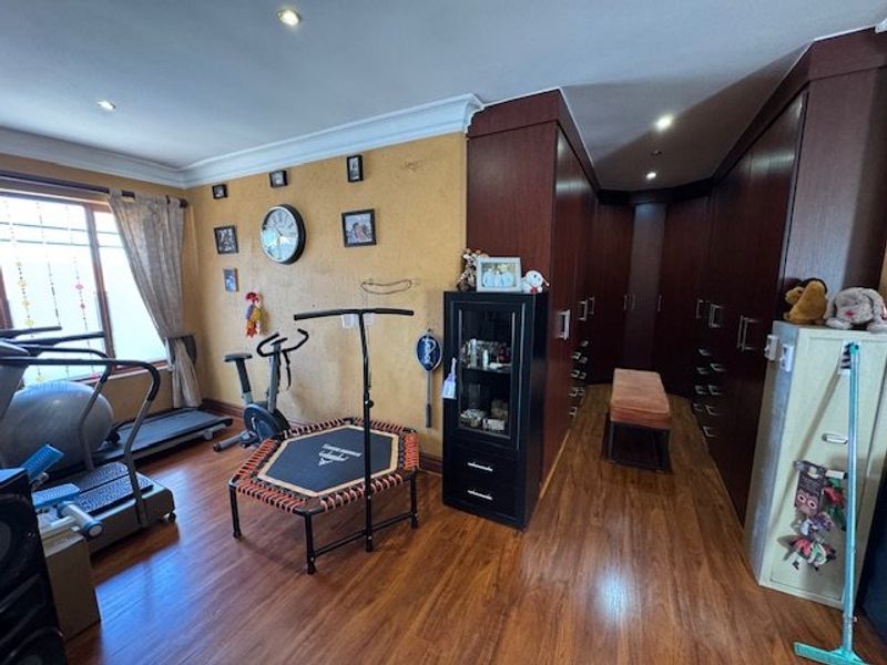 Elegant Home with Exceptional Living Spaces - Photo 6