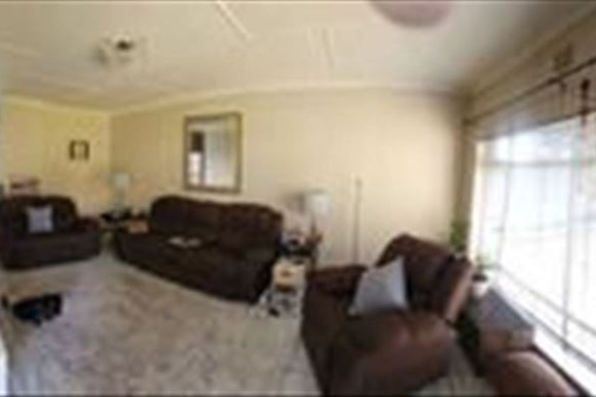 Comfortable Family Home with Great Outdoor Features - Photo 2