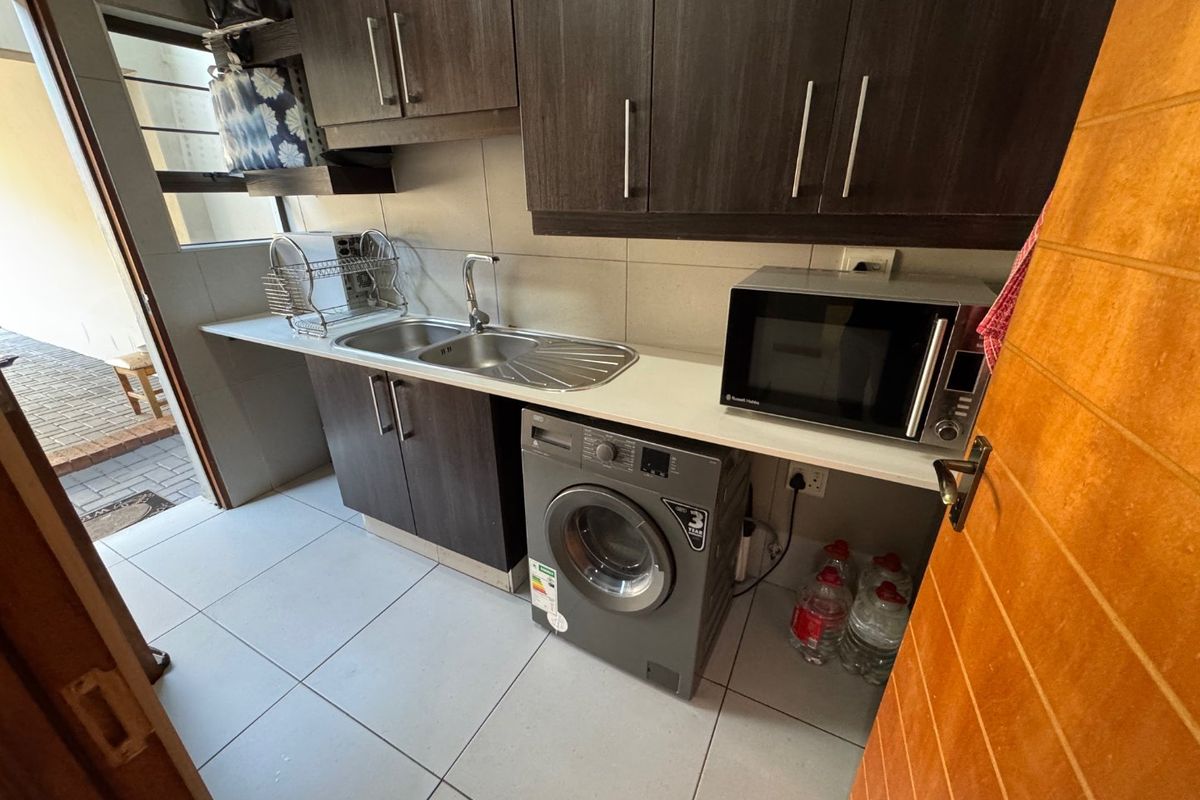 Charming Family Home with Spacious Living - Photo 4