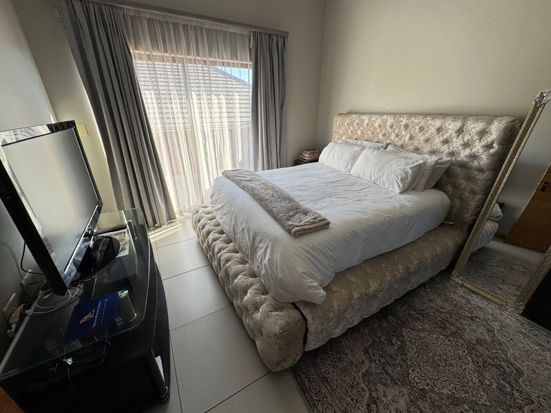 Charming Family Home with Spacious Living - Photo 9