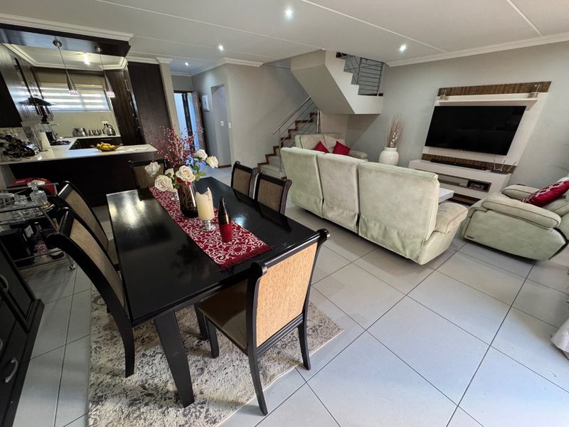 Charming Family Home with Spacious Living - Photo 6