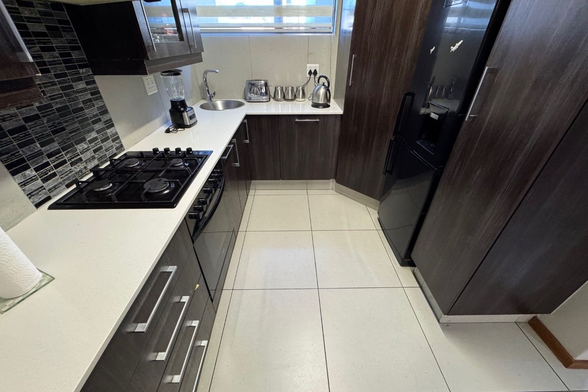 Charming Family Home with Spacious Living - Photo 3