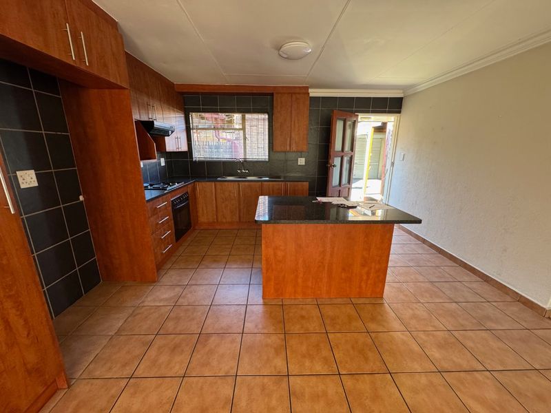 Neat and Practical Family Home - Photo 3