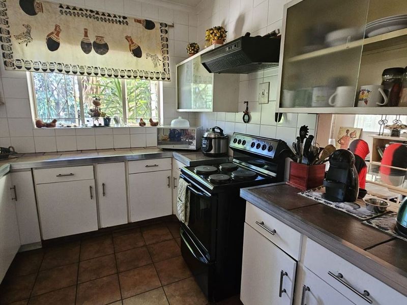 Spacious and Versatile Family Home - Photo 3