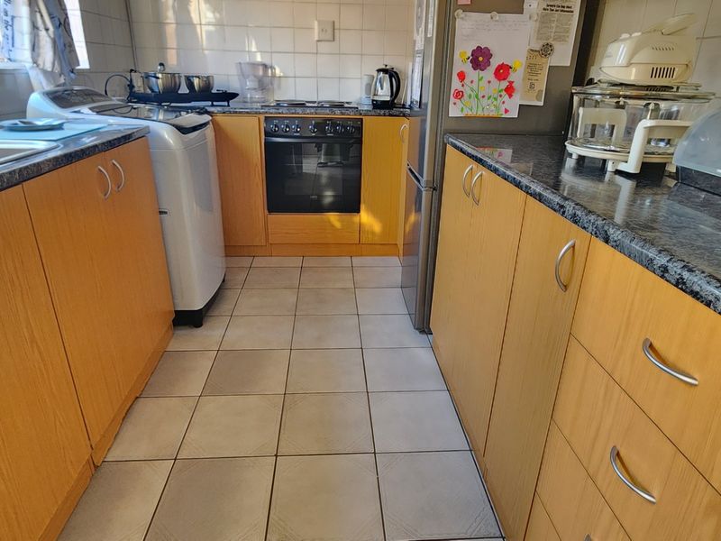 Modern 3-Bedroom Duplex for Sale in Eldoraigne - Photo 4