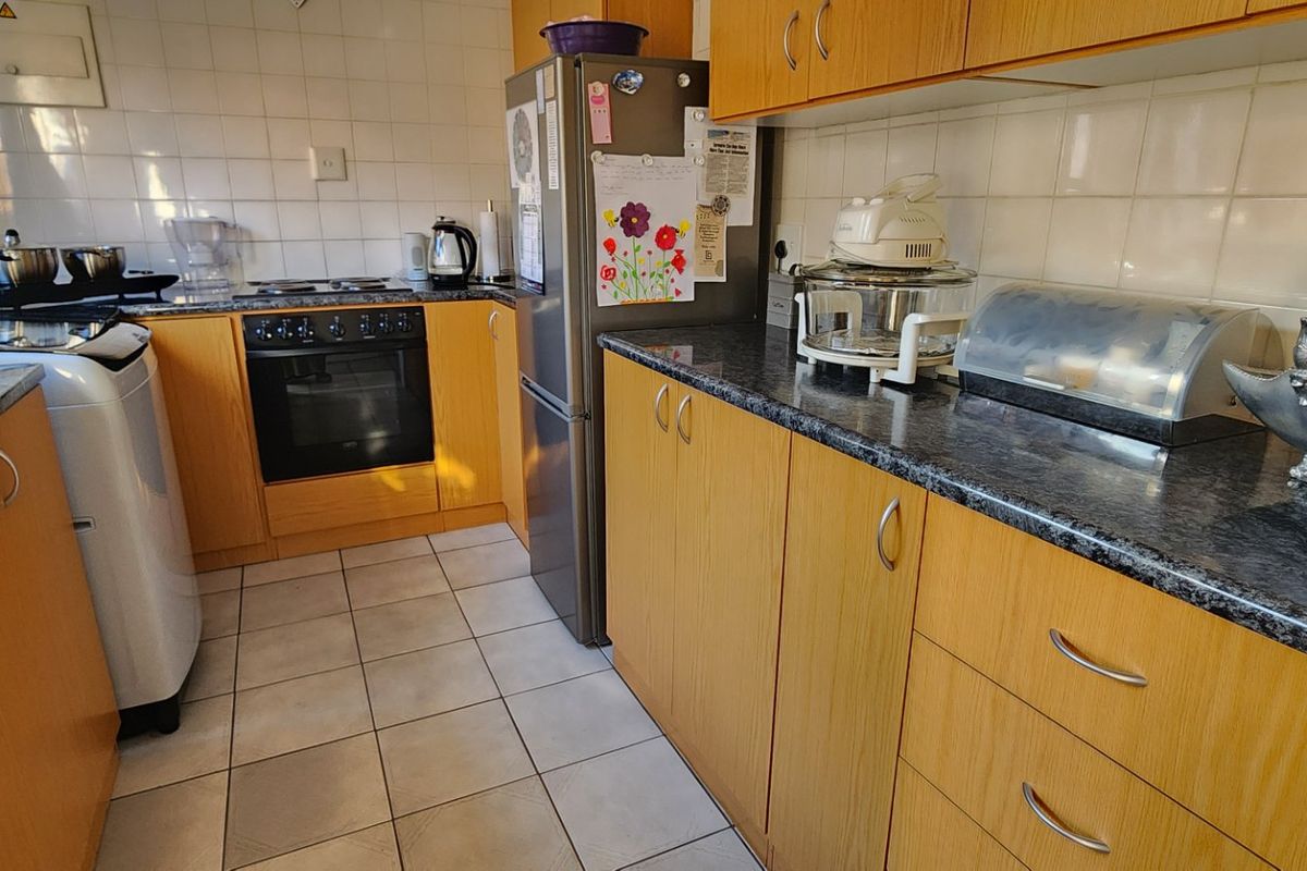 Modern 3-Bedroom Duplex for Sale in Eldoraigne - Photo 5