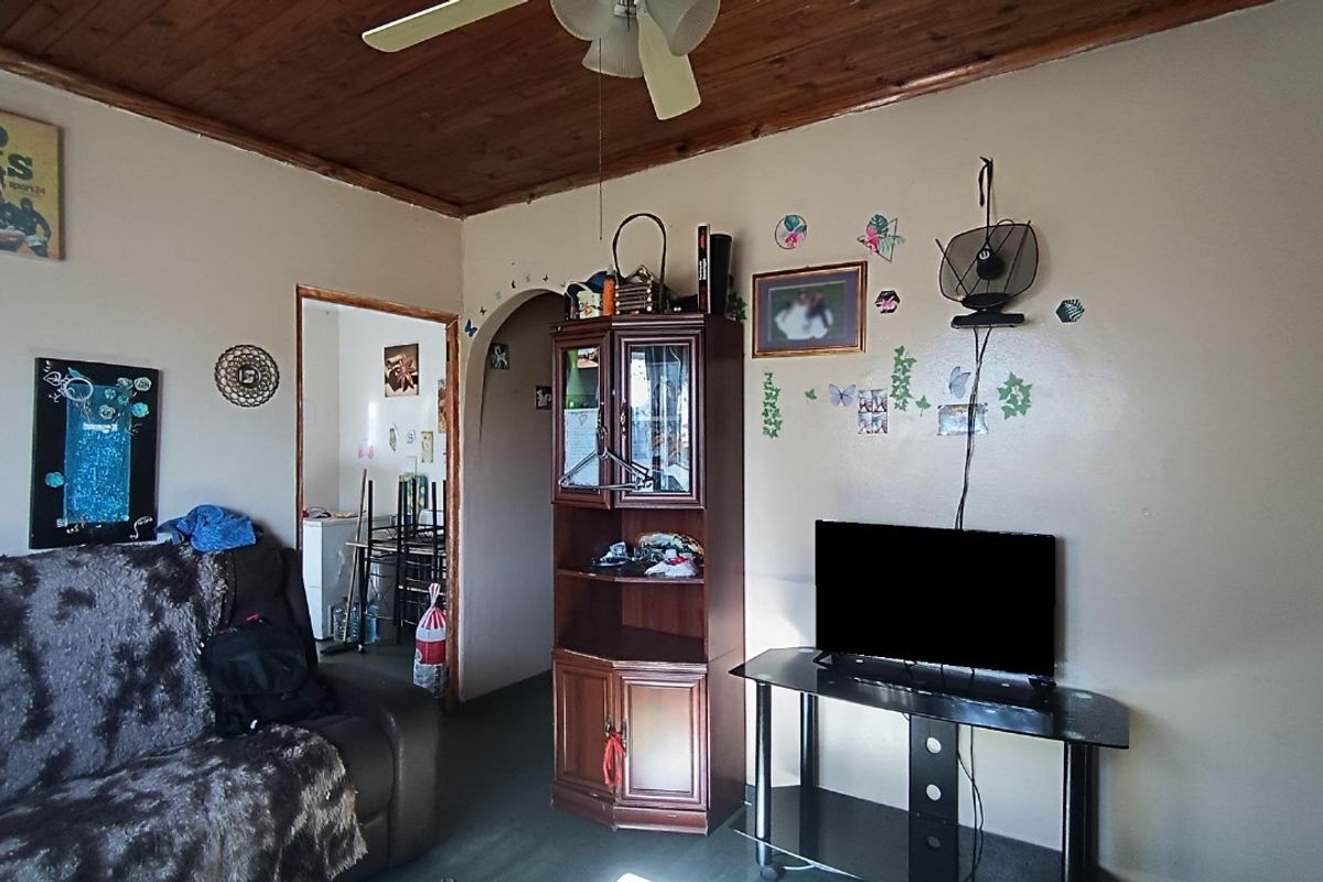 4 Bedroom Home in Belhar - Photo 3
