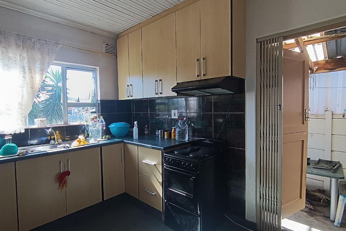 4 Bedroom Home in Belhar - Photo 4