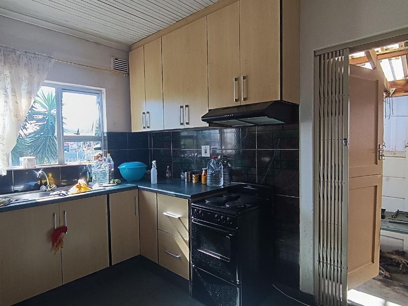 4 Bedroom Home in Belhar - Photo 4