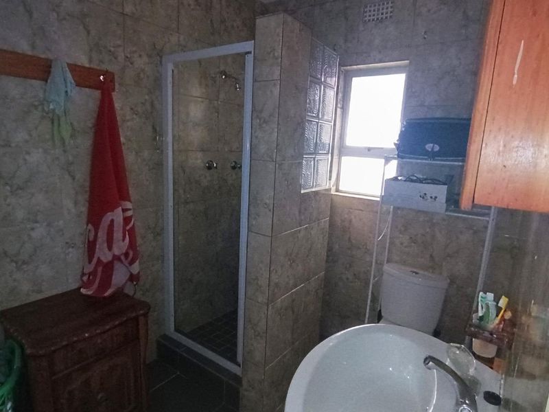 4 Bedroom Home in Belhar - Photo 10