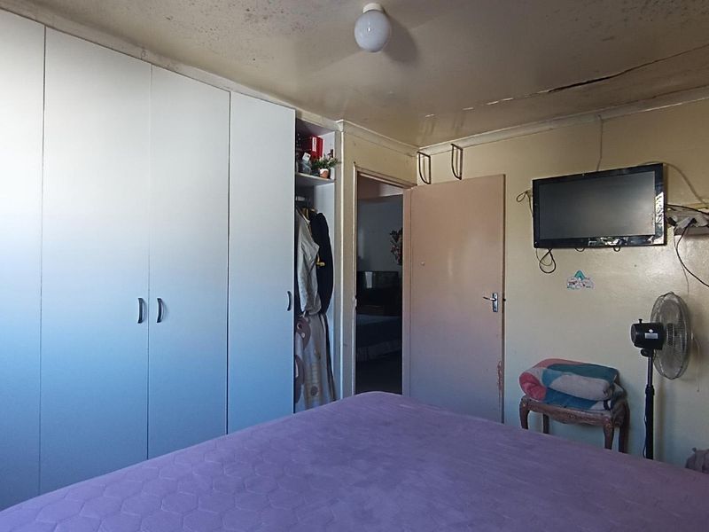 4 Bedroom Home in Belhar - Photo 7