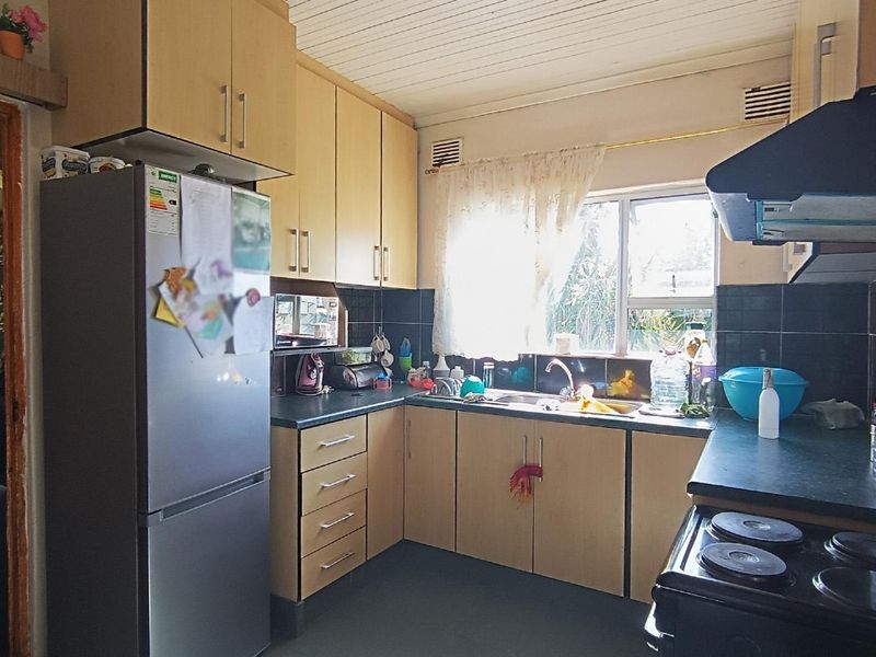 4 Bedroom Home in Belhar - Photo 5