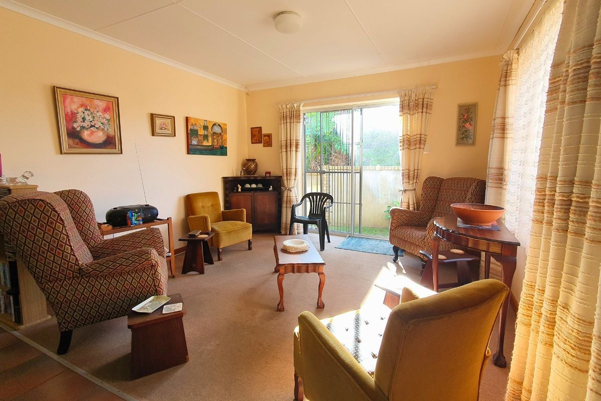 Fabulous Townhouse in Secure Complex in Heiderand. - Photo 5