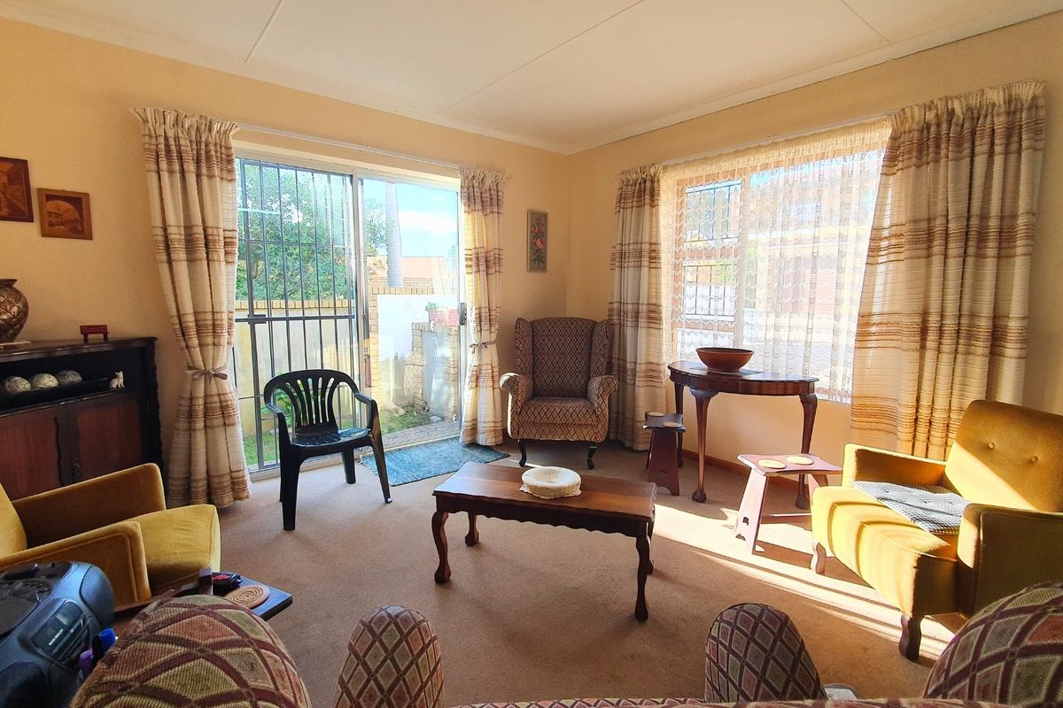 Fabulous Townhouse in Secure Complex in Heiderand. - Photo 4