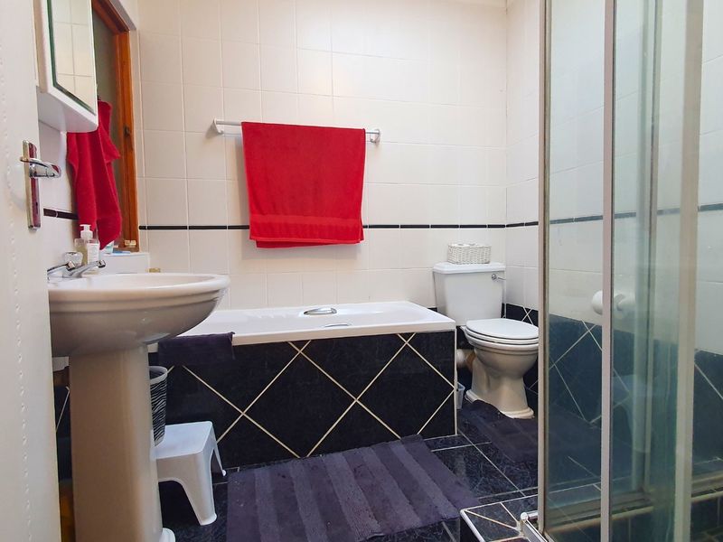 Fabulous Townhouse in Secure Complex in Heiderand. - Photo 10