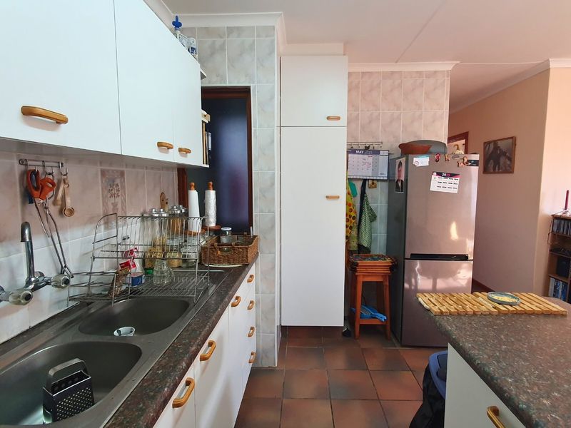 Fabulous Townhouse in Secure Complex in Heiderand. - Photo 9