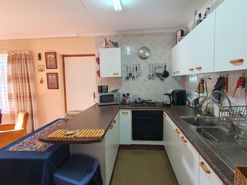 Fabulous Townhouse in Secure Complex in Heiderand. - Photo 8