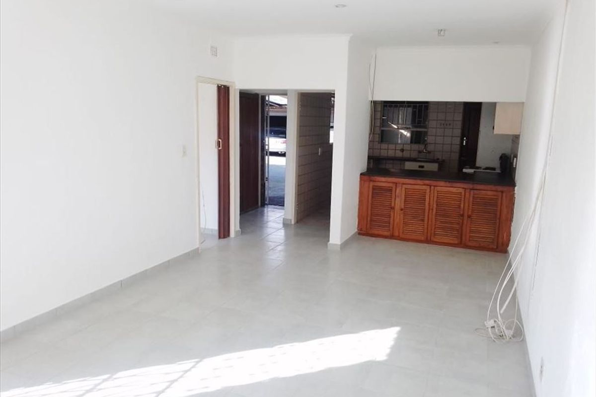 Cozy Starter Home with Pool - Photo 2