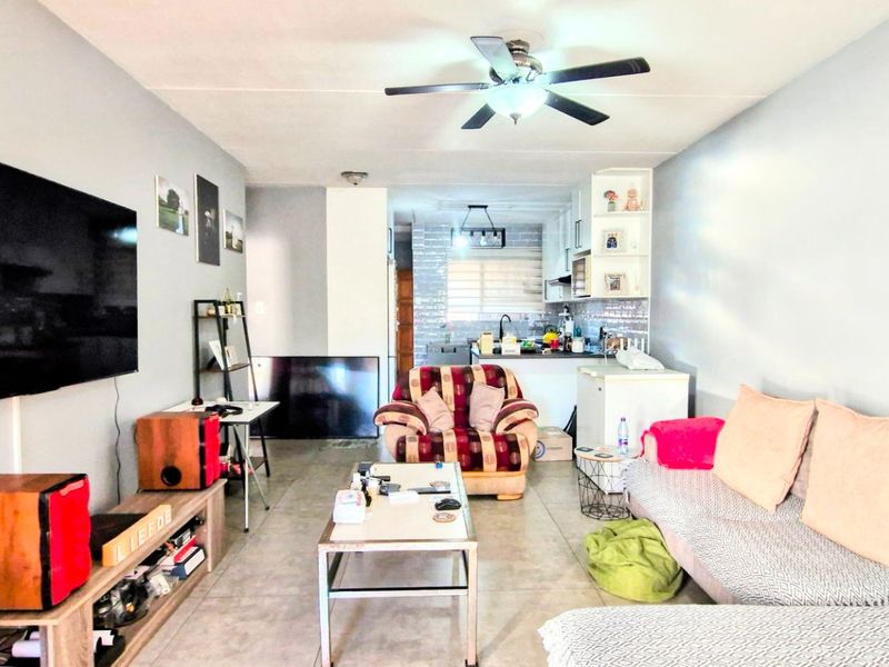 Gorgeous Modern Contemporary ,,,,,,,,,, 2 Bedrooms ,,1 Bathrooms,, Stunning  Open Plan Kitchen Downstairs Townhouse. - Photo 4