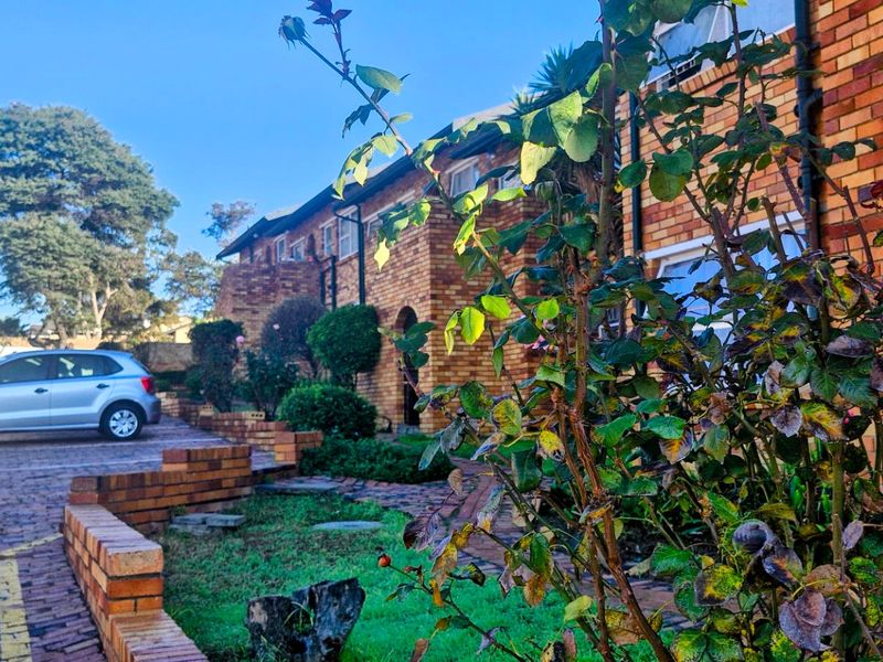 Gorgeous Modern Contemporary ,,,,,,,,,, 2 Bedrooms ,,1 Bathrooms,, Stunning  Open Plan Kitchen Downstairs Townhouse. - Photo 10