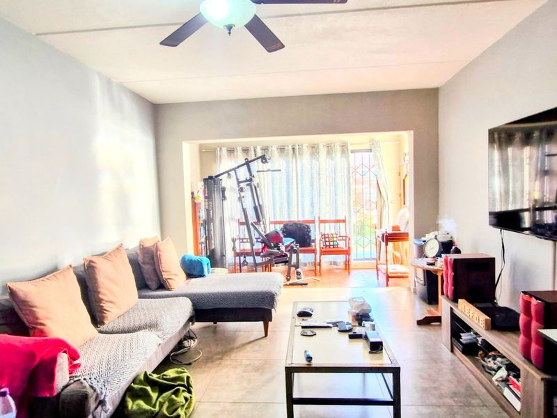 Gorgeous Modern Contemporary ,,,,,,,,,, 2 Bedrooms ,,1 Bathrooms,, Stunning  Open Plan Kitchen Downstairs Townhouse. - Photo 6