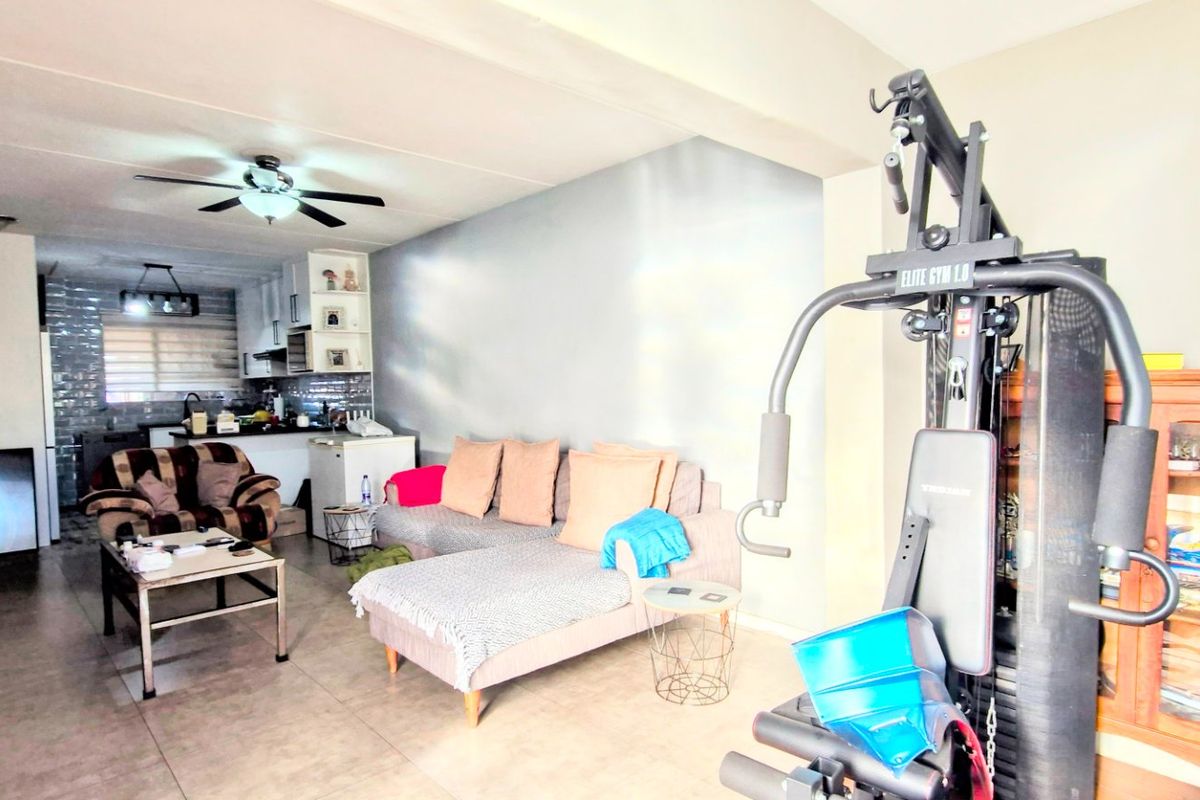 Gorgeous Modern Contemporary ,,,,,,,,,, 2 Bedrooms ,,1 Bathrooms,, Stunning  Open Plan Kitchen Downstairs Townhouse. - Photo 5