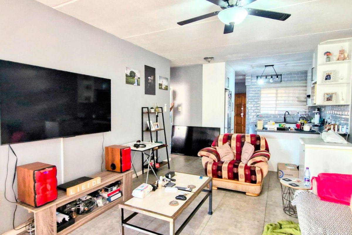 Gorgeous Modern Contemporary ,,,,,,,,,, 2 Bedrooms ,,1 Bathrooms,, Stunning  Open Plan Kitchen Downstairs Townhouse. - Photo 2