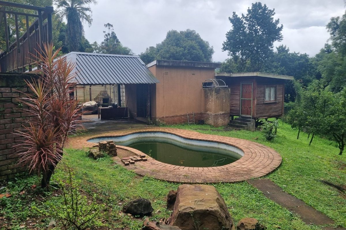 Family Home with Loads of Potential and Bonus Flatlet! - Photo 4