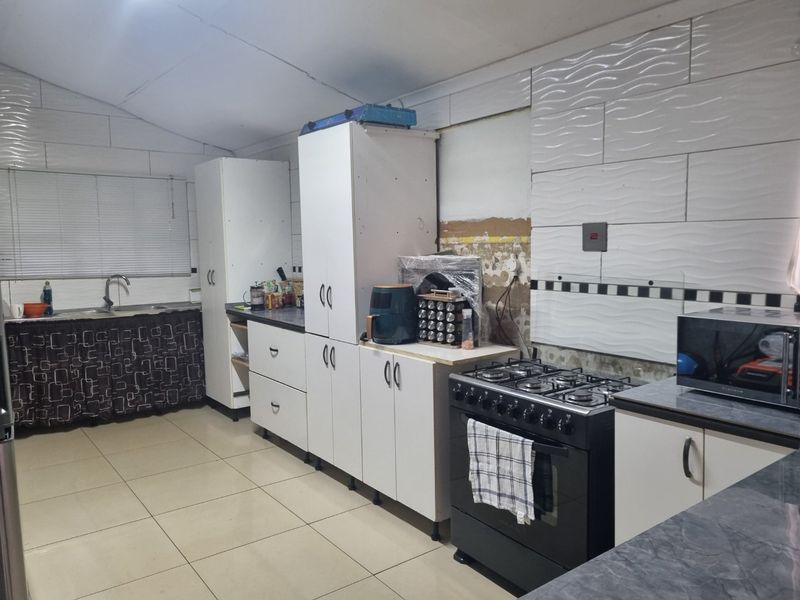 Family Home with Loads of Potential and Bonus Flatlet! - Photo 9