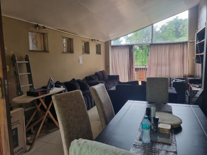 Family Home with Loads of Potential and Bonus Flatlet! - Photo 7